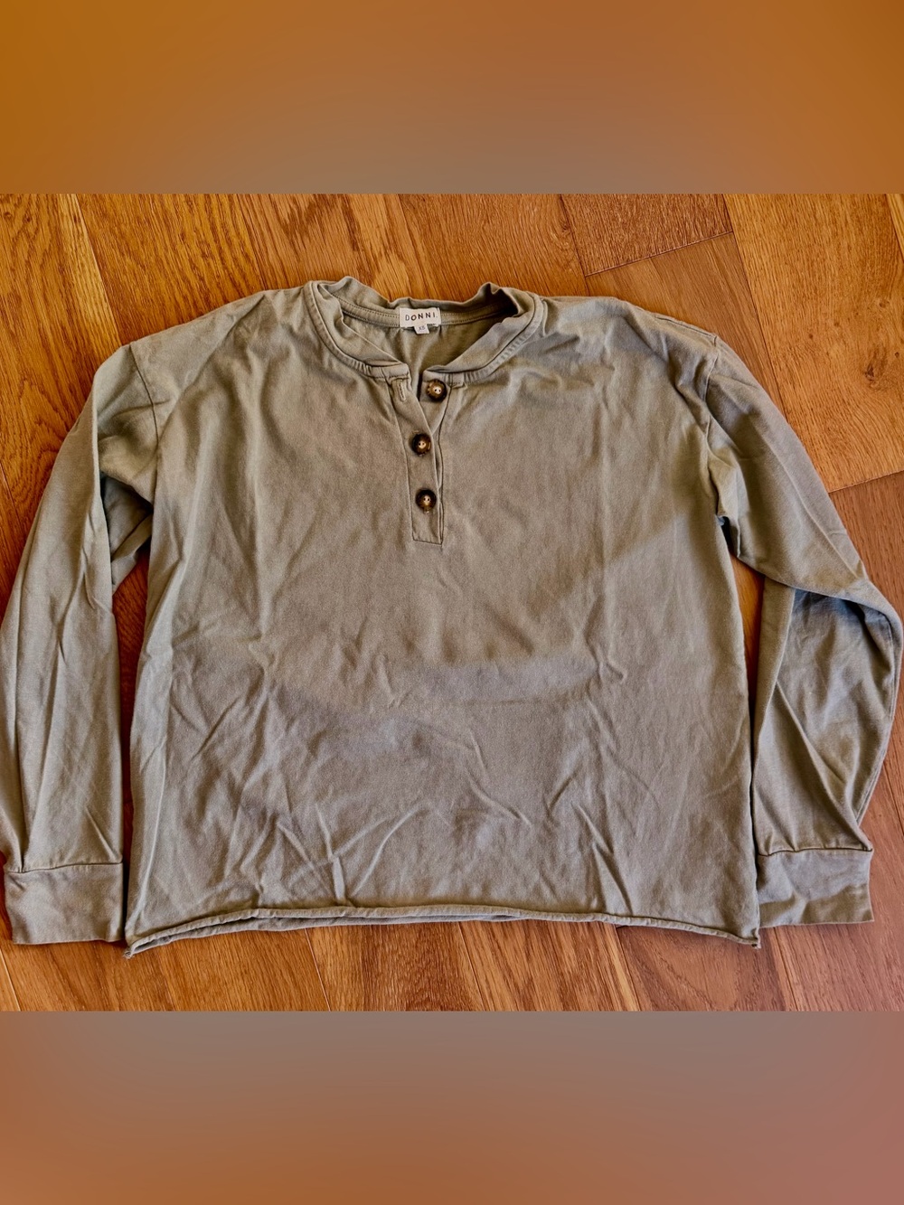 DONNI. Long sleeve Henley in Olive